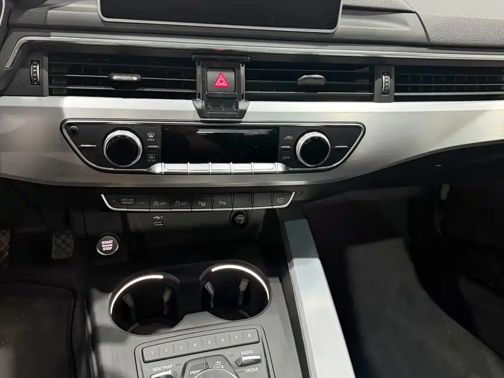 Audi A4L — миниатюра 8