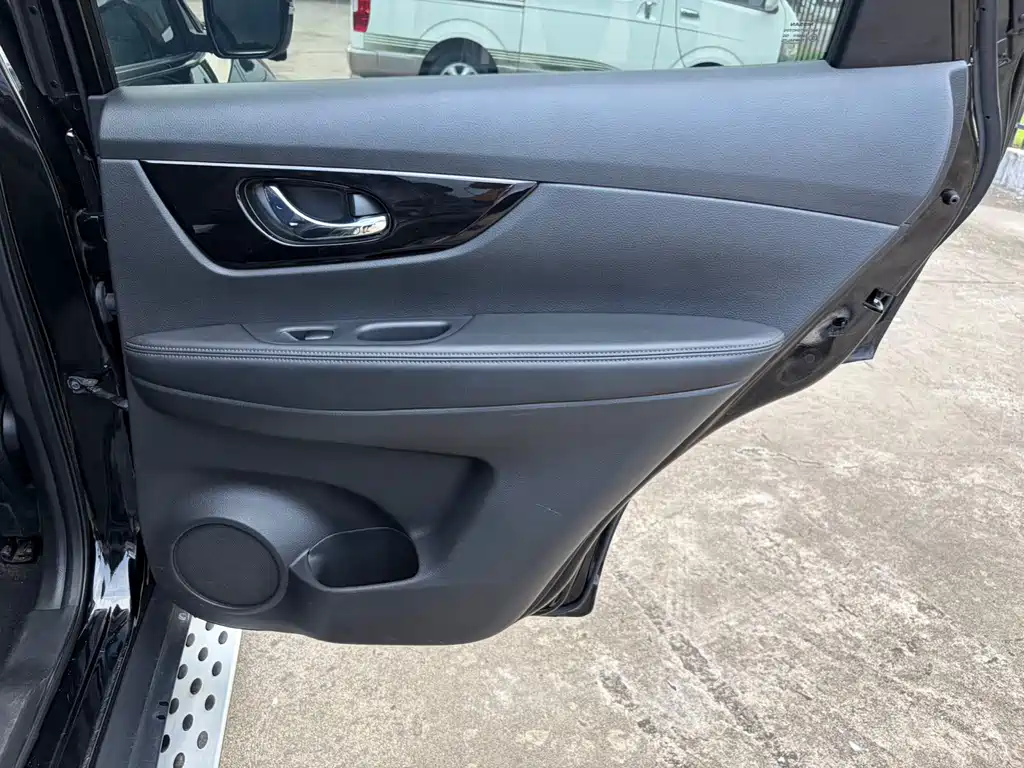 Nissan X-Trail — миниатюра 18