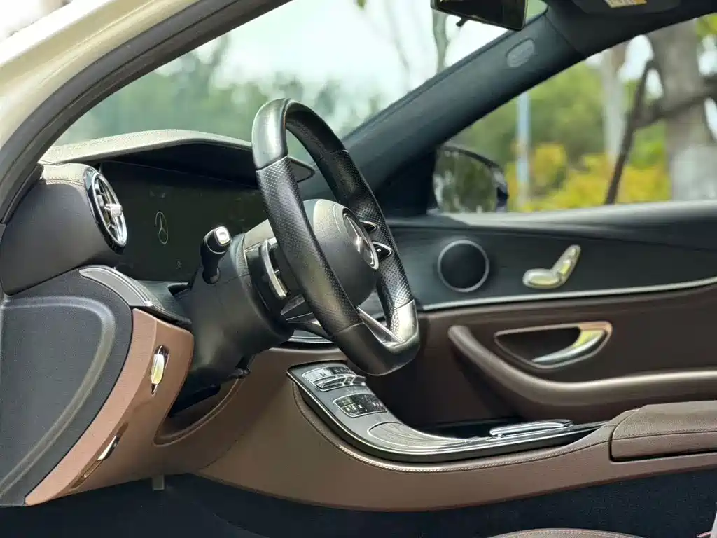Mercedes-Benz E-Class — миниатюра 4