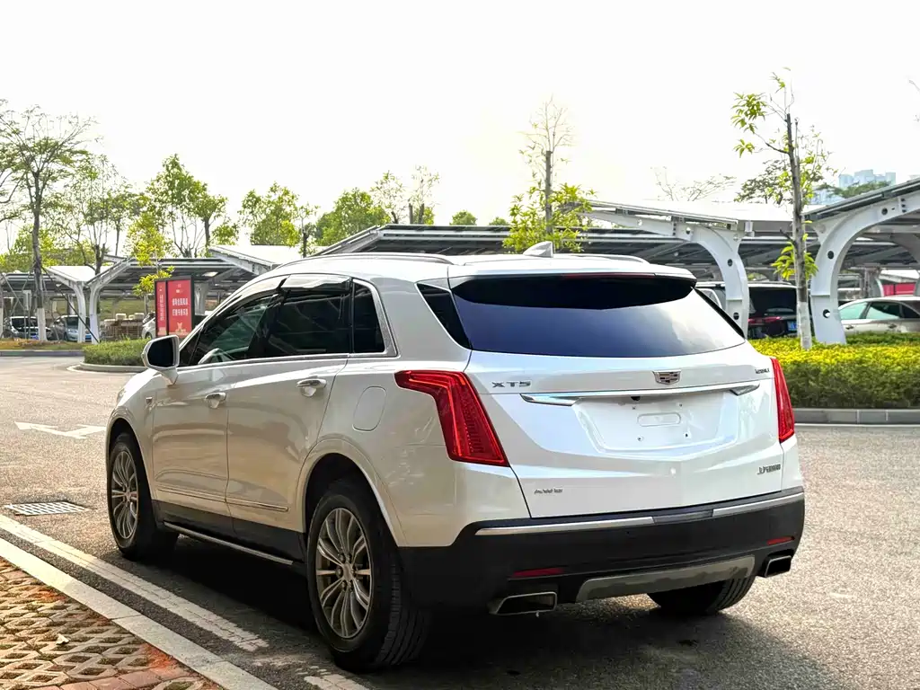 CADILLAC XT5