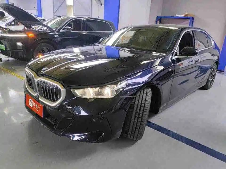 BMW 5 Series — миниатюра 2