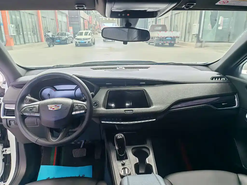 Cadillac XT4 — миниатюра 8