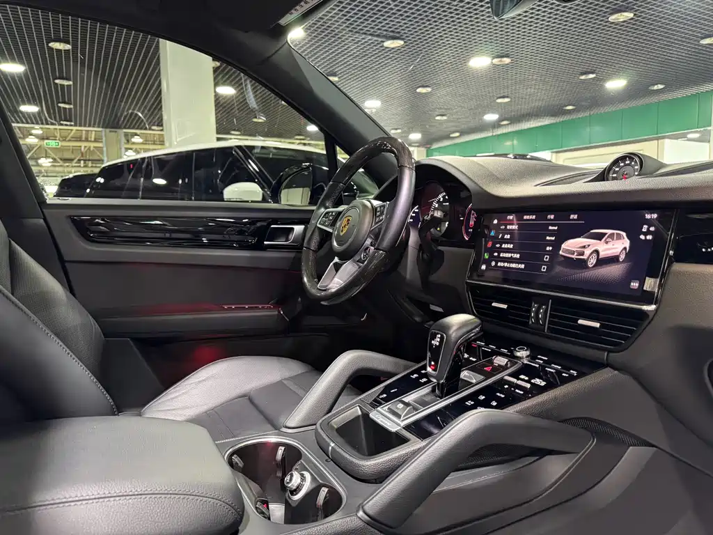 Porsche Cayenne — миниатюра 10