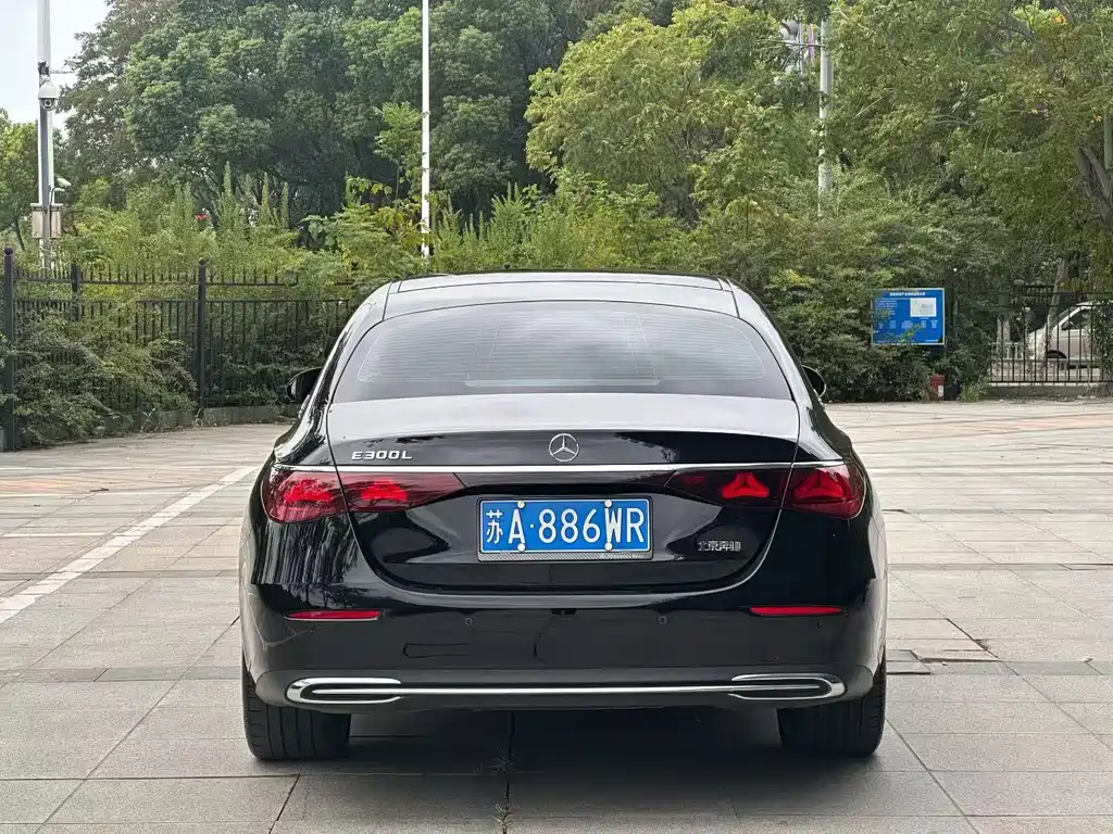 Mercedes-Benz E-Class — миниатюра 3