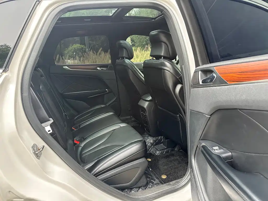 Lincoln MKC — миниатюра 13
