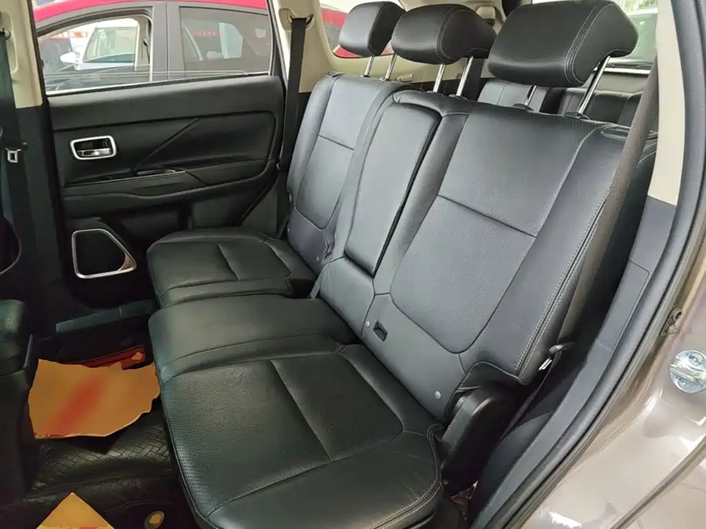 Mitsubishi Outlander — миниатюра 17