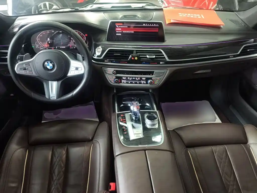 BMW 7 Series — миниатюра 10