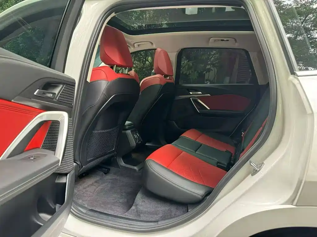 BMW iX1 — миниатюра 9