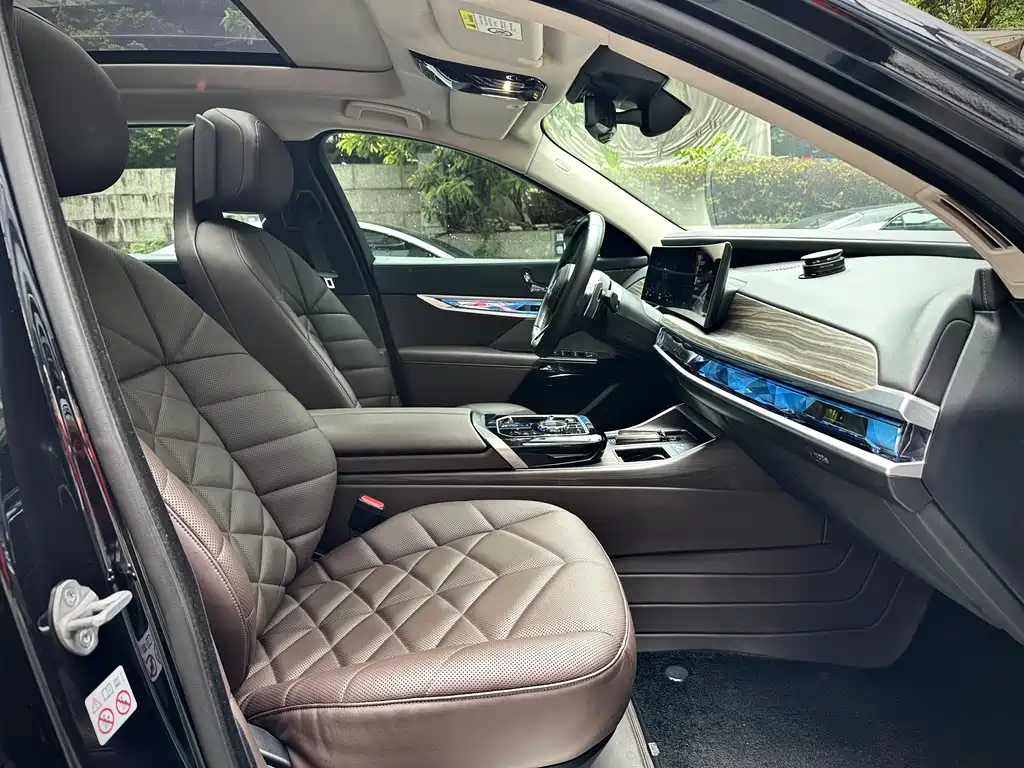 BMW 7 Series — миниатюра 12