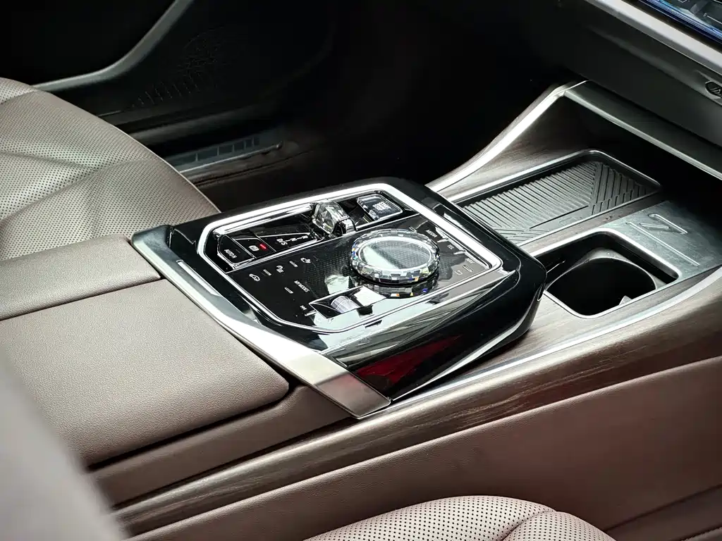 BMW 7 Series — миниатюра 18