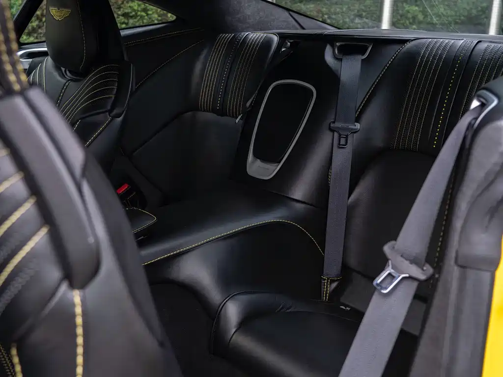 Aston Martin DB11 — миниатюра 12