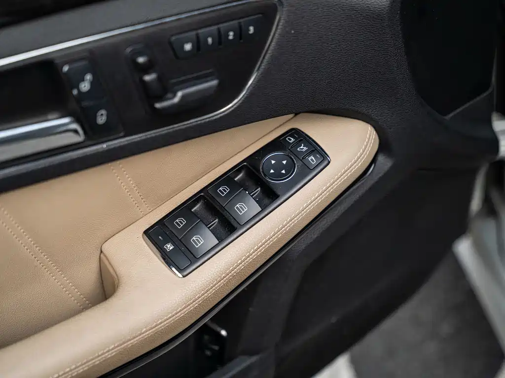 Mercedes-Benz E-Class (Import) — миниатюра 10