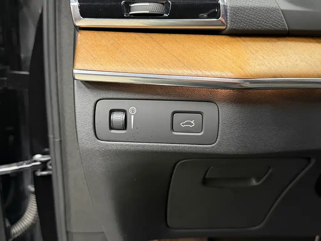 Volvo XC90 — миниатюра 20