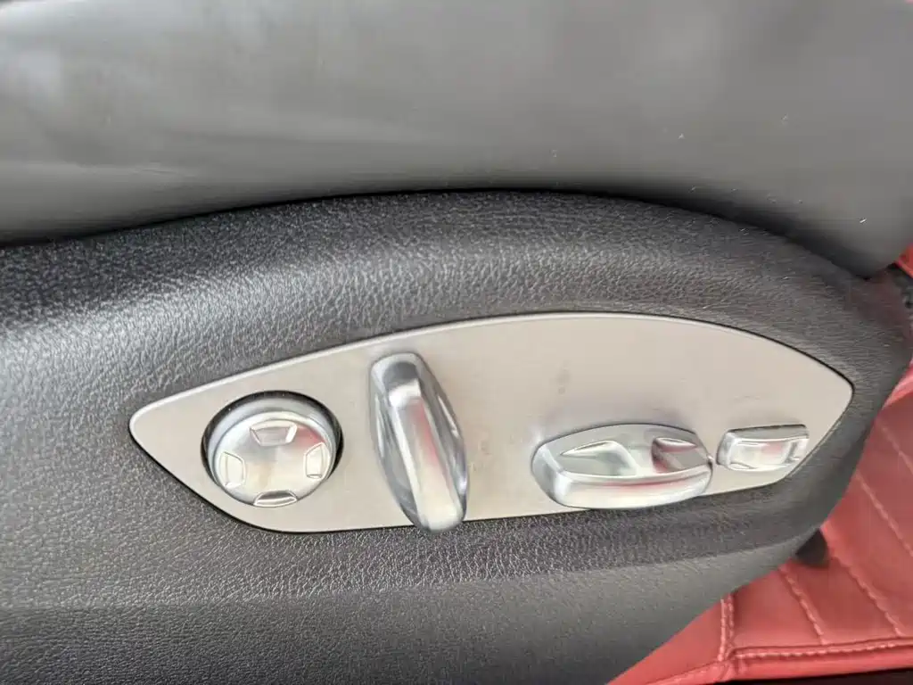 Porsche Macan — миниатюра 9