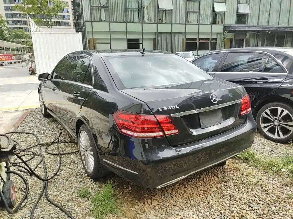 Mercedes-Benz E-Class — миниатюра 5