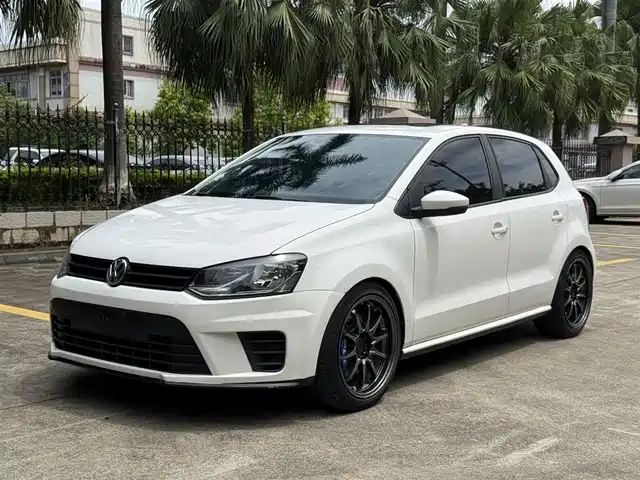 VOLKSWAGEN POLO 2016