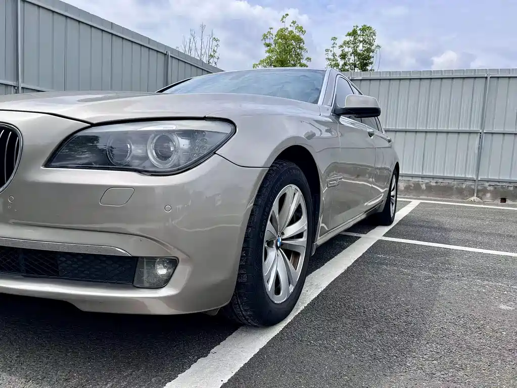 BMW 7 Series — миниатюра 7