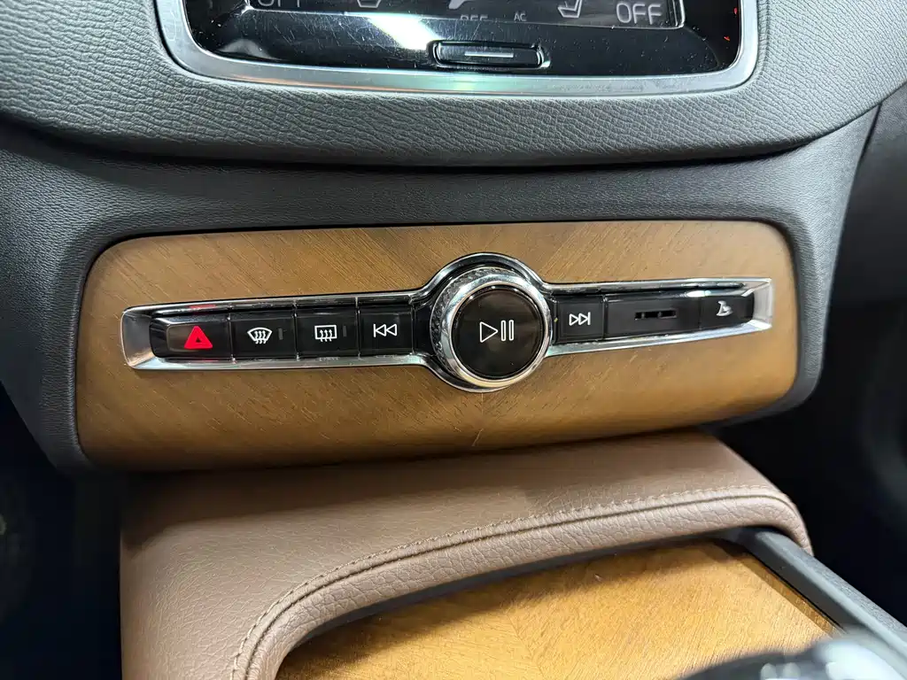 Volvo XC90 — миниатюра 17