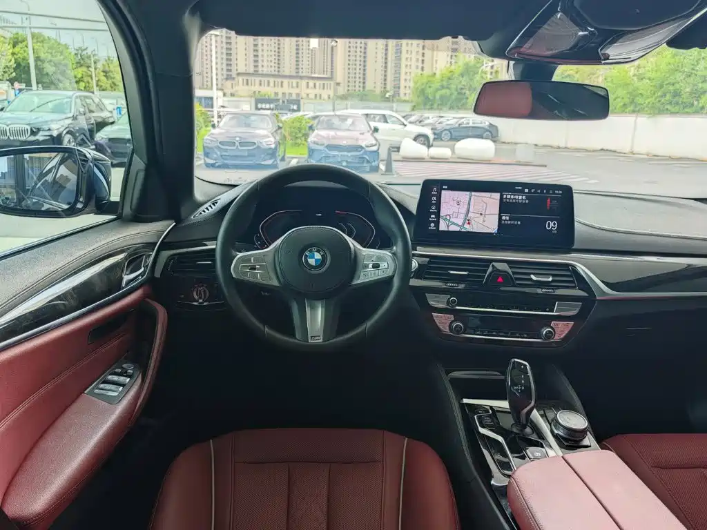 BMW 5 Series — миниатюра 7