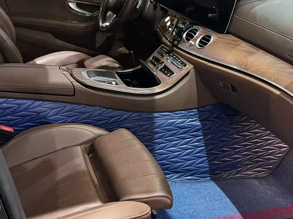 Mercedes-Benz E-Class — миниатюра 4