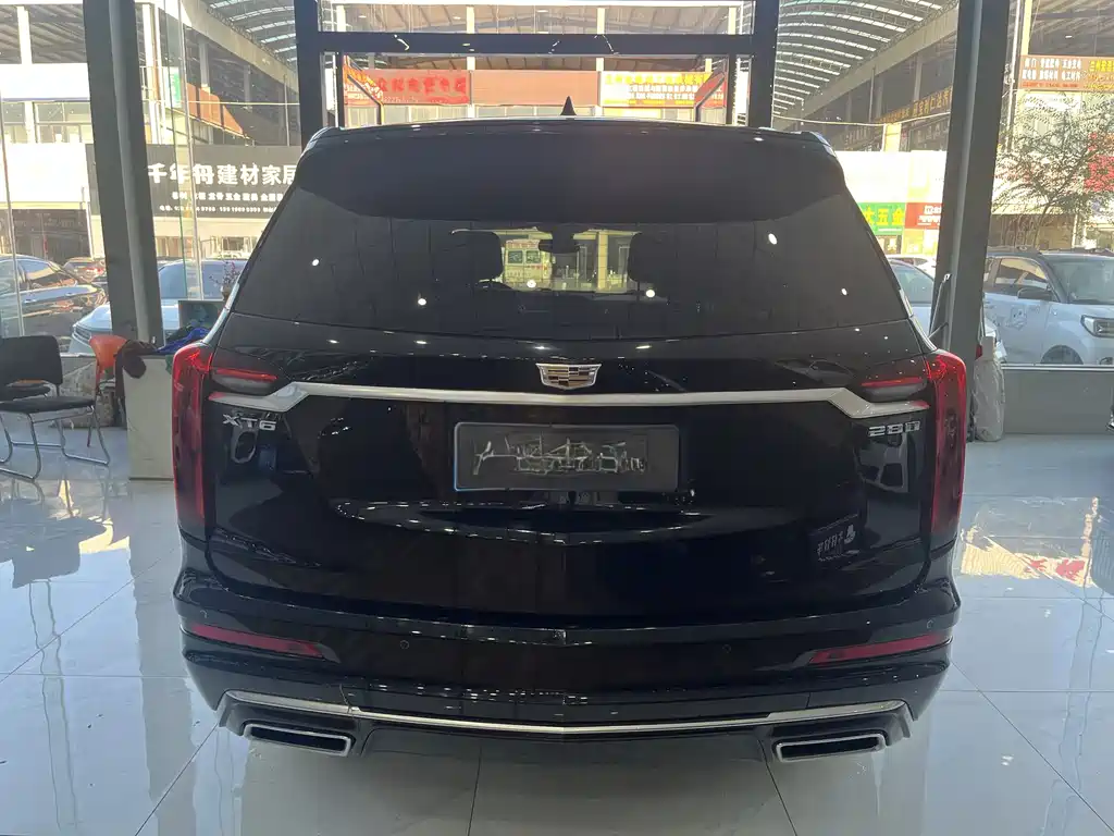 CADILLAC  XT6
