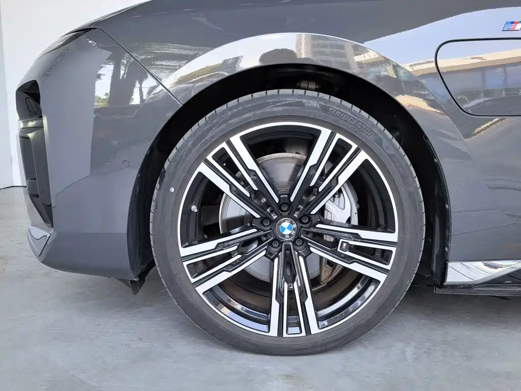 BMW i7 — миниатюра 6