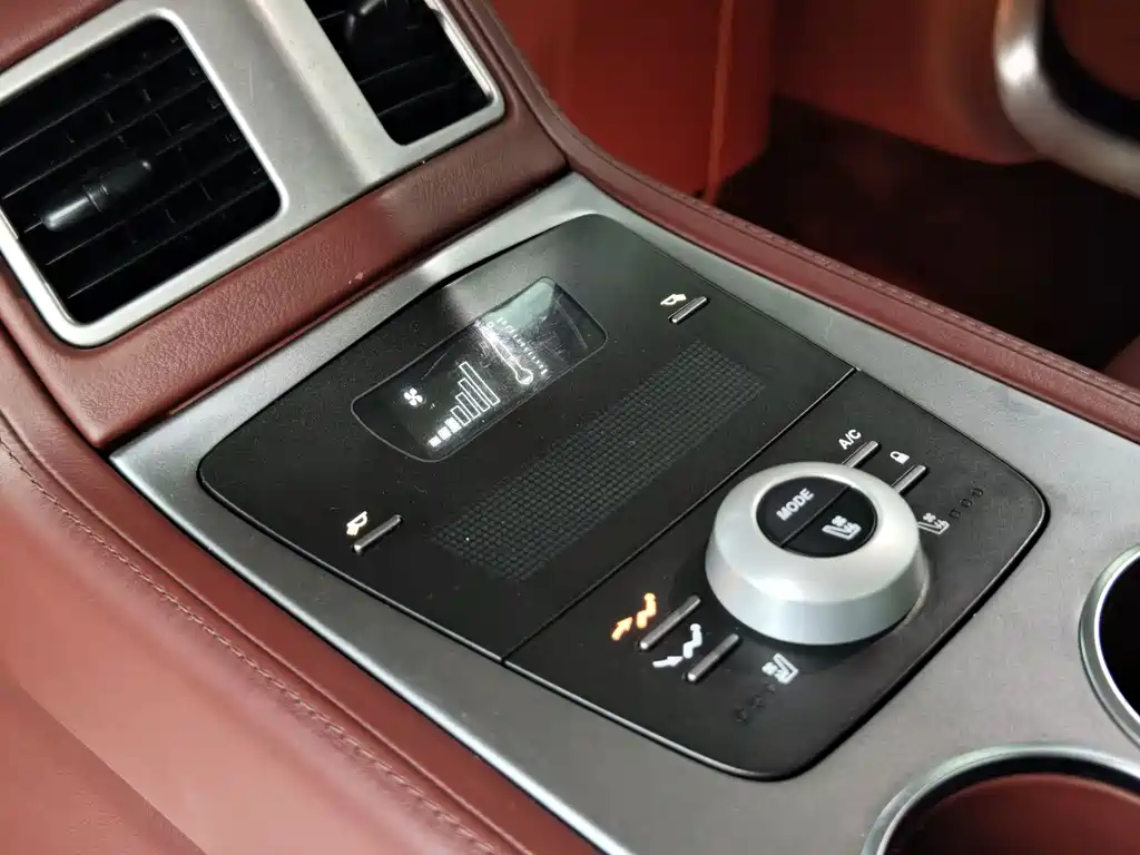 Aston Martin Rapide — миниатюра 52