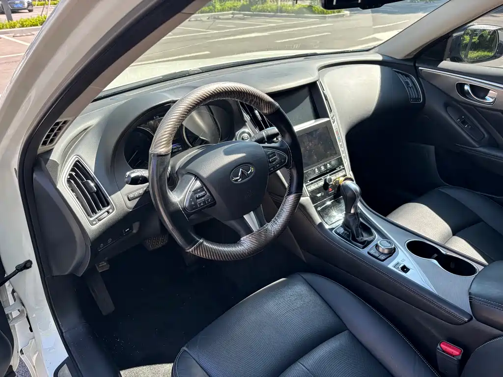 Infiniti Q50L 2016 2.0T Enjoy