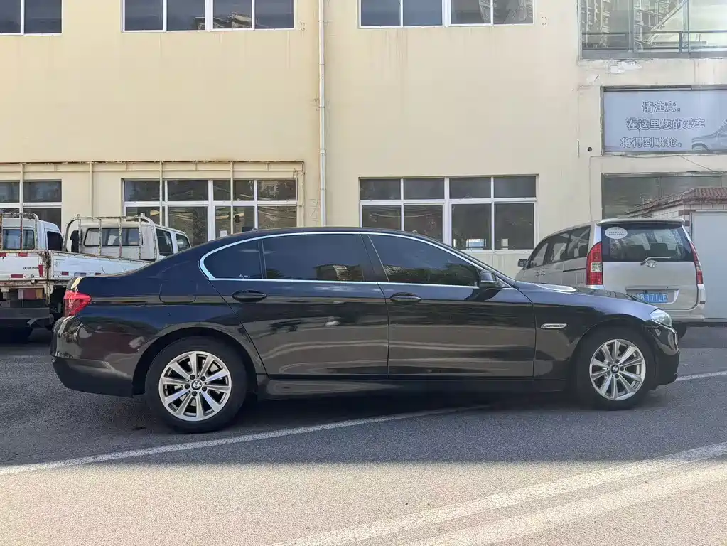 BMW 5 Series — миниатюра 5