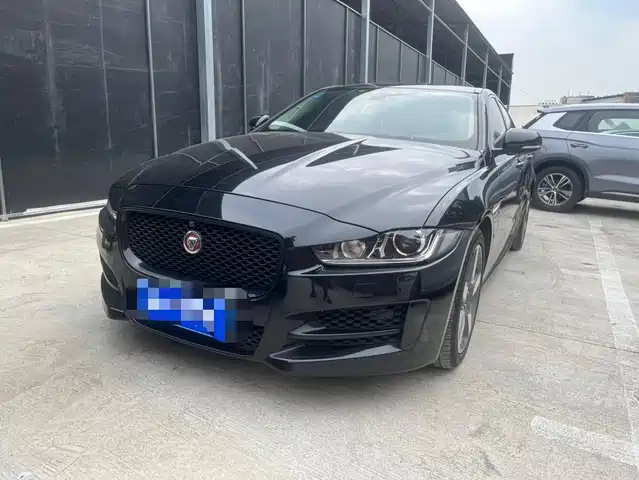 Jaguar XE 2018 2.0 T 200 PS 2 WDR-Sport — фото 1
