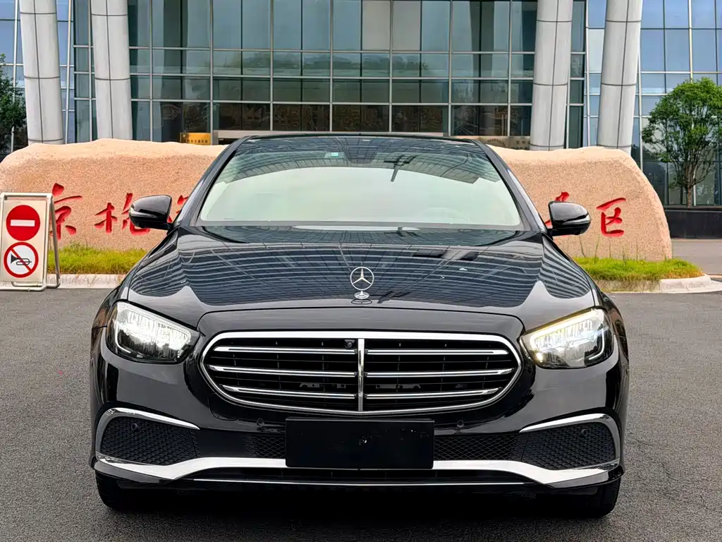 Mercedes-Benz E-Class — миниатюра 5