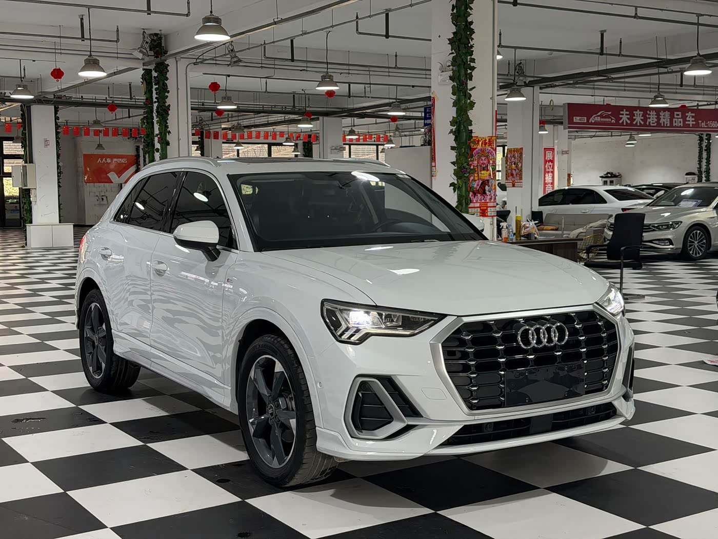 Audi Q3 1.4 л 2022 г. Белый, пробег 37000 км