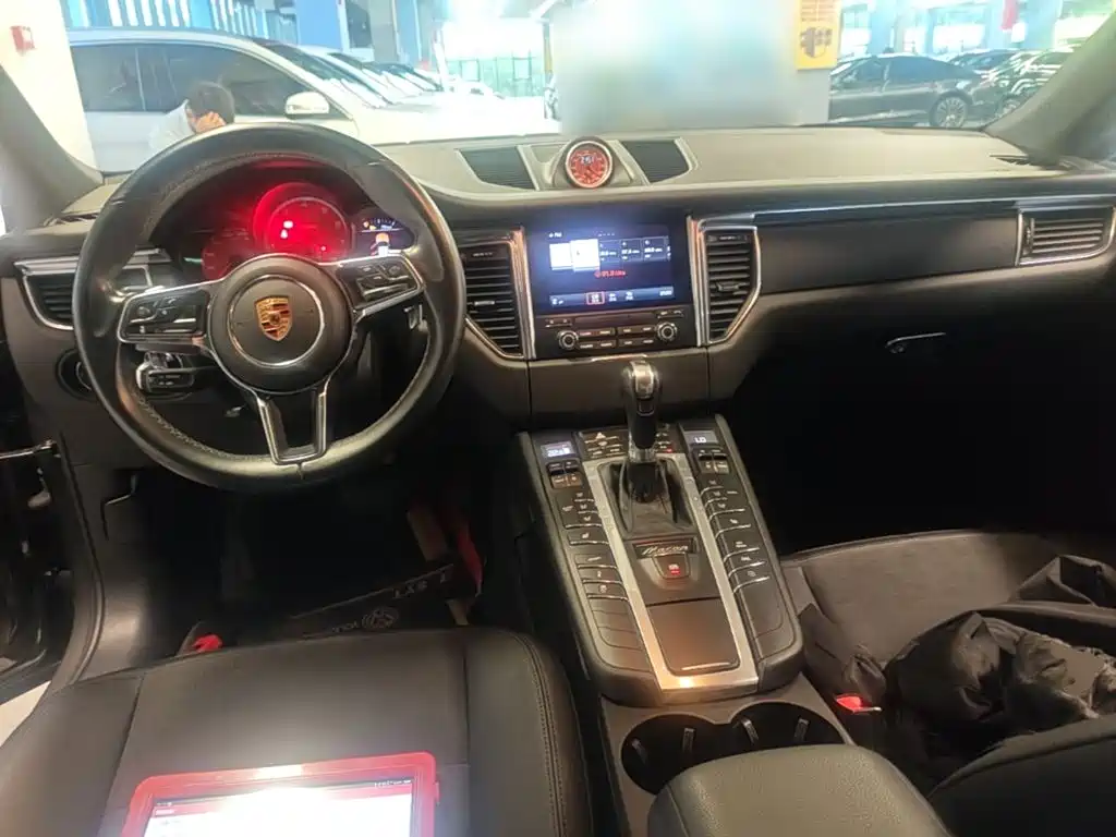 Porsche Macan — миниатюра 10
