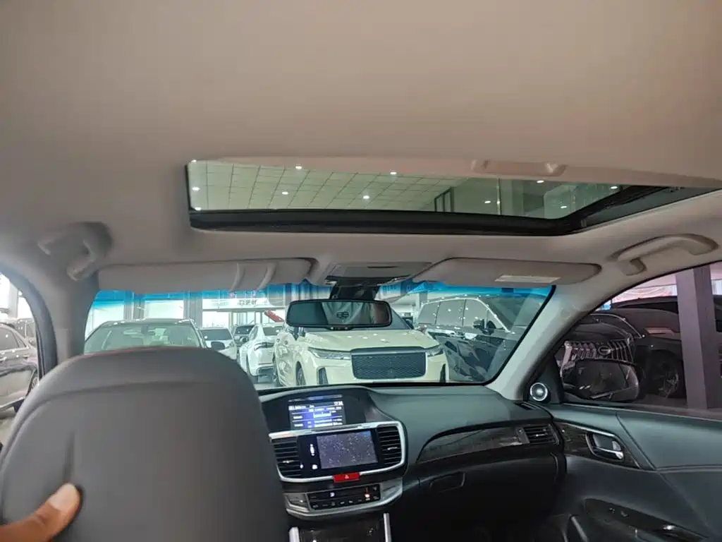 Honda Accord — миниатюра 18