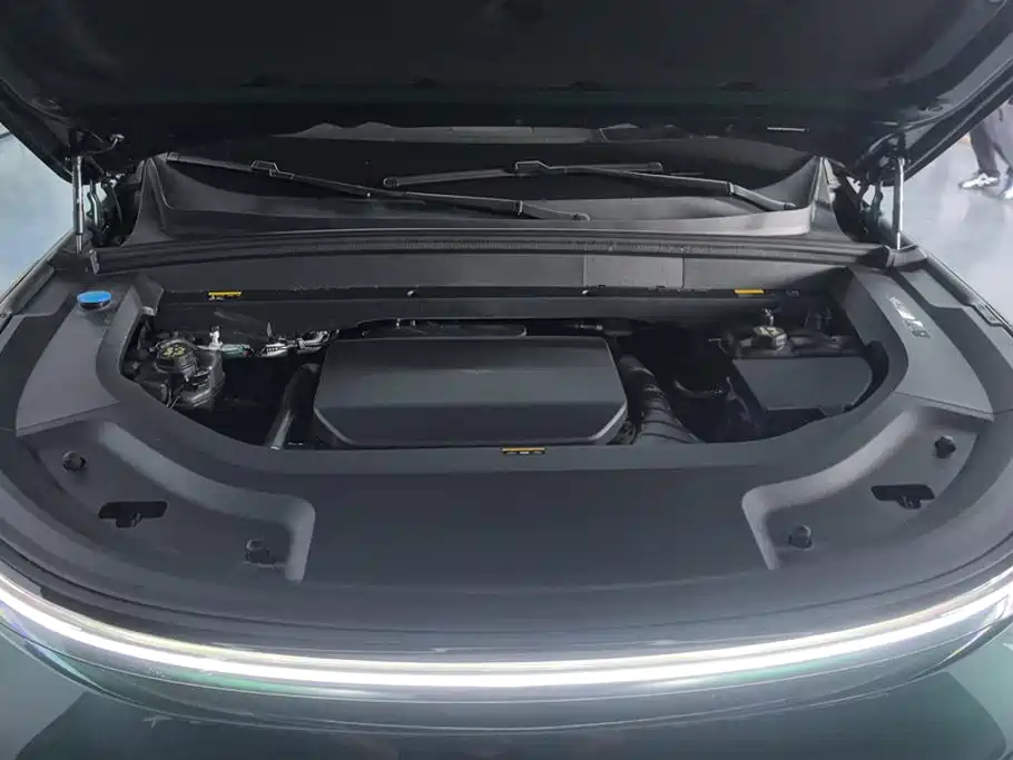 Li Auto Li L8 — миниатюра 10