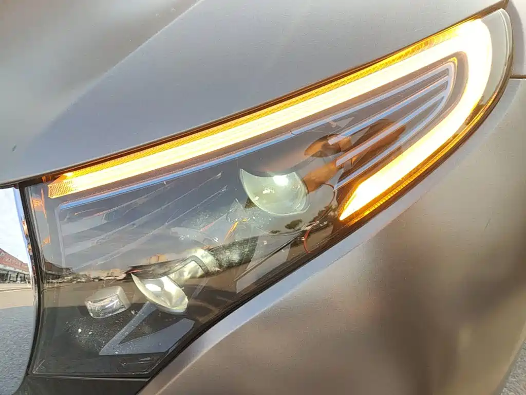 Mercedes-Benz EQC — миниатюра 24