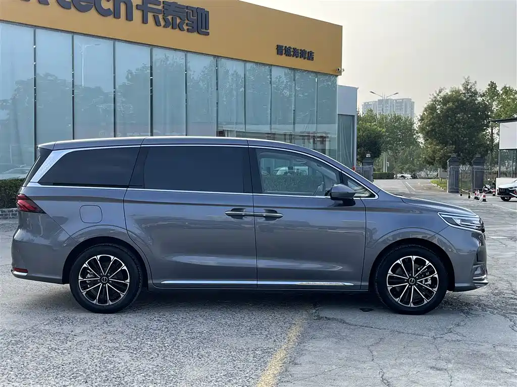 Roewe iMAX8 2023 400TGI