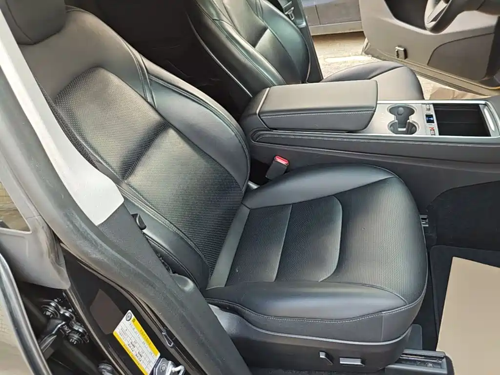 Tesla Model Y — миниатюра 20