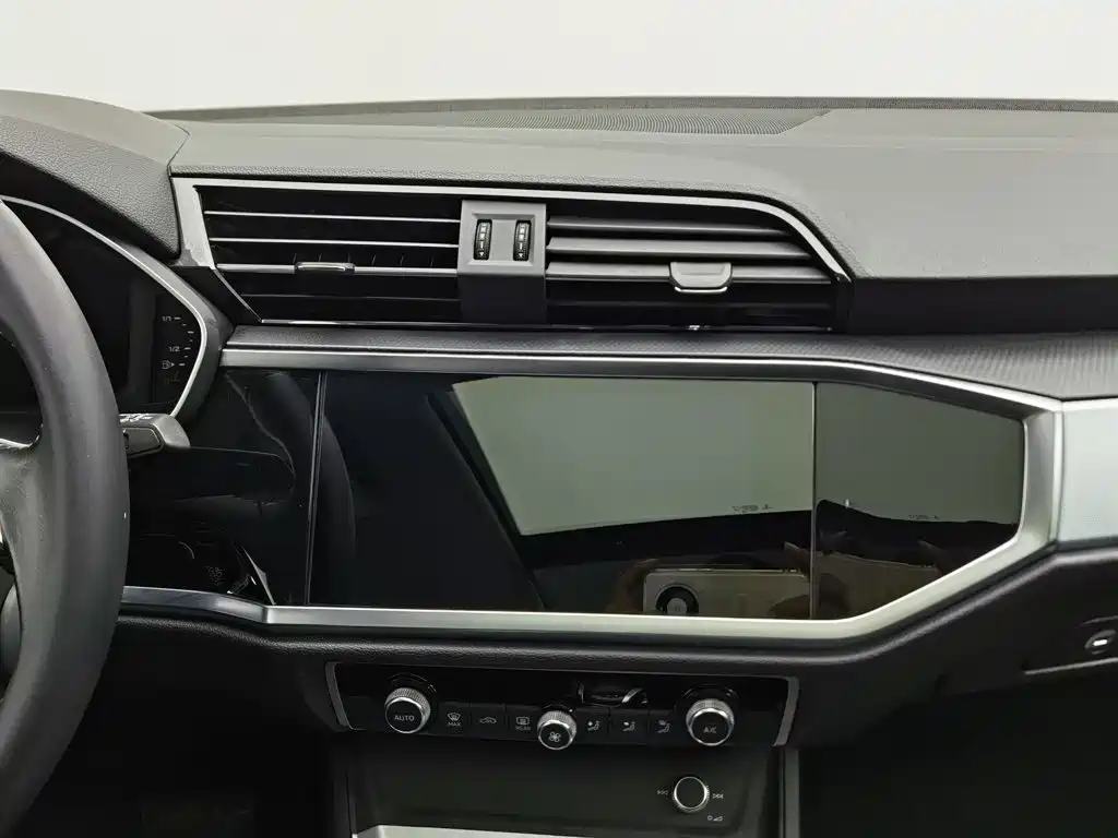 Audi Q3 — миниатюра 12