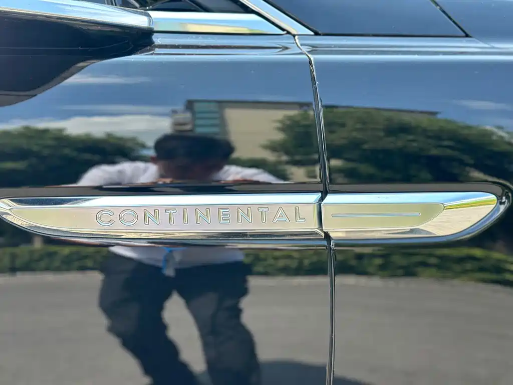 Lincoln Continental — миниатюра 25