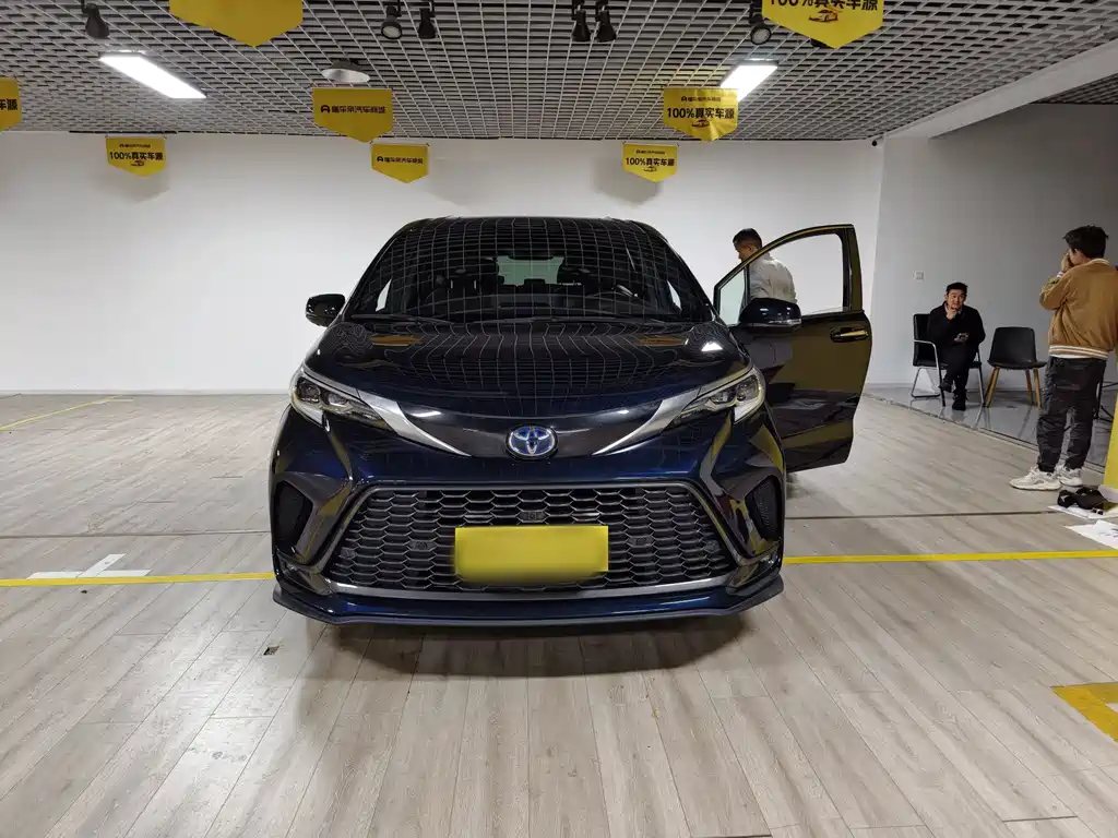 Toyota Granvia 2023