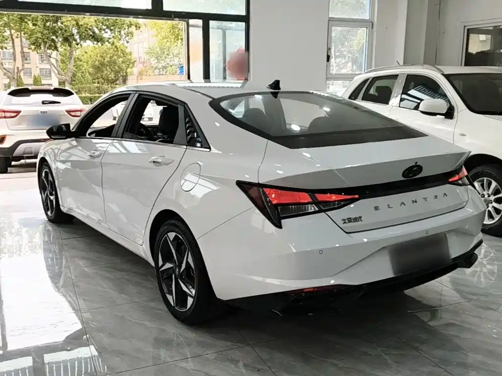Hyundai Elantra — миниатюра 5