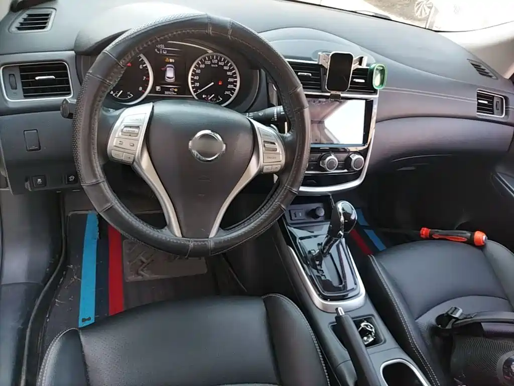 Nissan Tiida — миниатюра 10