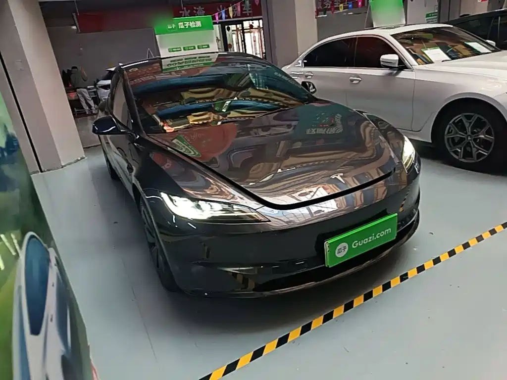 Tesla Model 3 — миниатюра 4