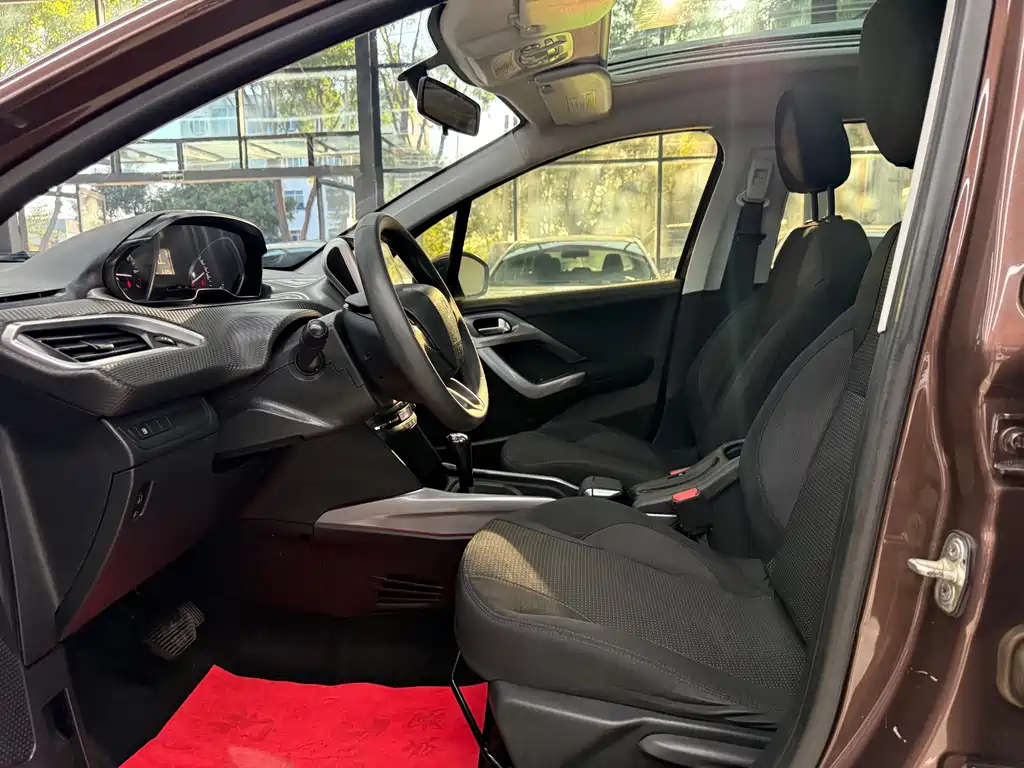 Peugeot 2008 — миниатюра 10