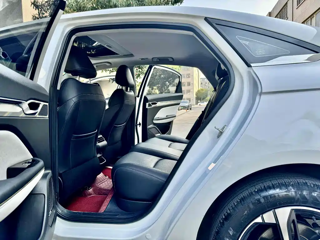 Geely Emgrand L — миниатюра 7