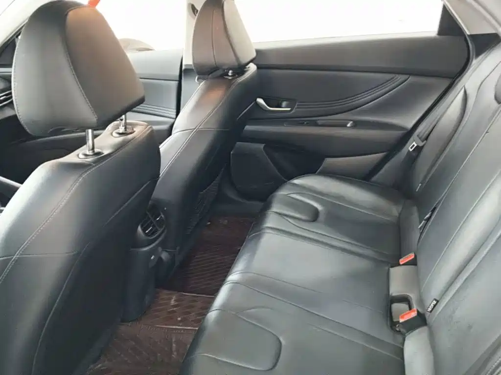 Hyundai Elantra — миниатюра 17