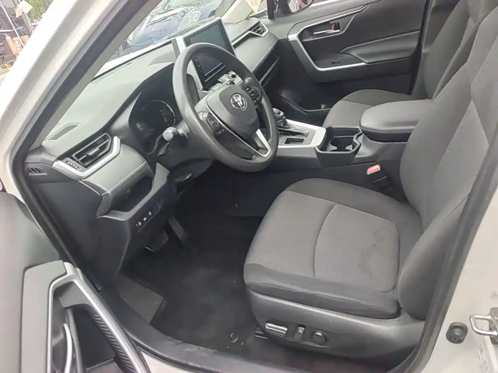 Toyota RAV4 — миниатюра 15