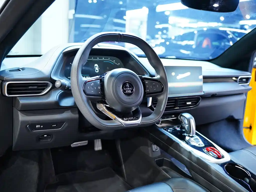 Lotus Emira — миниатюра 30