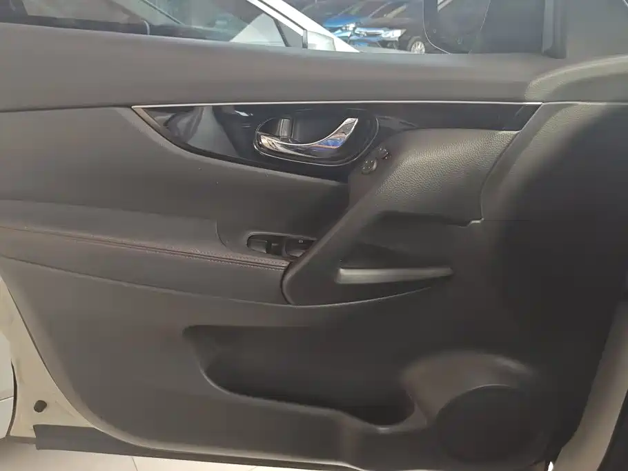Nissan Qashqai — миниатюра 7